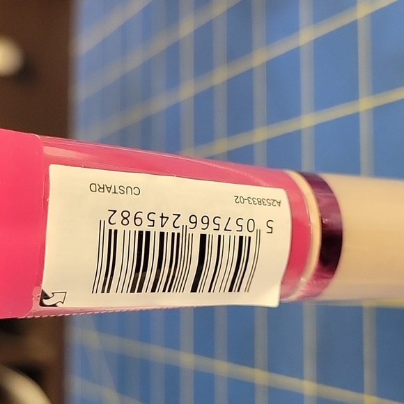 I ❤️ Revolution Heart Breaker Concealer 12ml Custard New - Picture 4 of 6